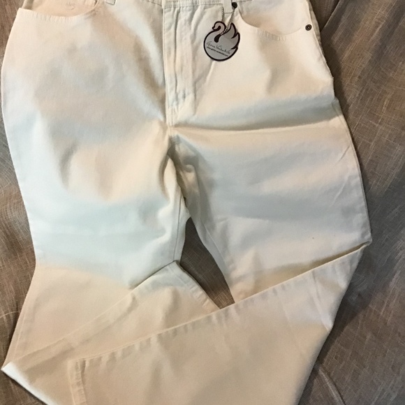 Gloria Vanderbilt Denim - Gloria Vanderbilt Amanda white jeans, women’s 14